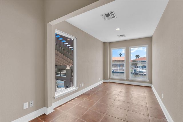 465 MARINA Dr, Port Aransas, TX 78373