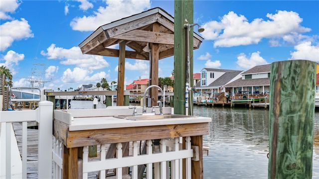 465 MARINA Dr, Port Aransas, TX 78373