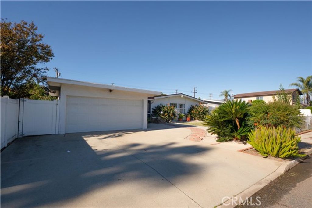 447 S Newton, Covina, CA 91723