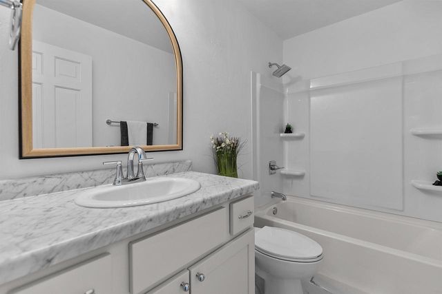 655 S PARK AVENUE, Neenah, WI 54956