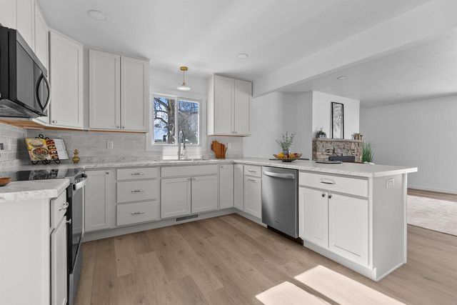 655 S PARK AVENUE, Neenah, WI 54956