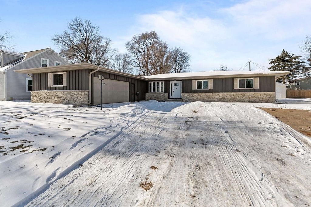 655 S PARK AVENUE, Neenah, WI 54956