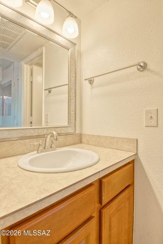 1810 E Blacklidge Dr Apt 219, Tucson, AZ 85719