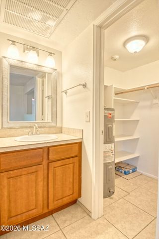 1810 E Blacklidge Dr Apt 219, Tucson, AZ 85719