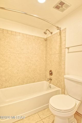 1810 E Blacklidge Dr Apt 219, Tucson, AZ 85719