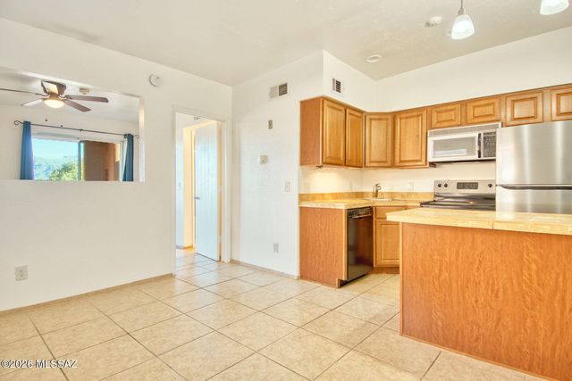 1810 E Blacklidge Dr Apt 219, Tucson, AZ 85719