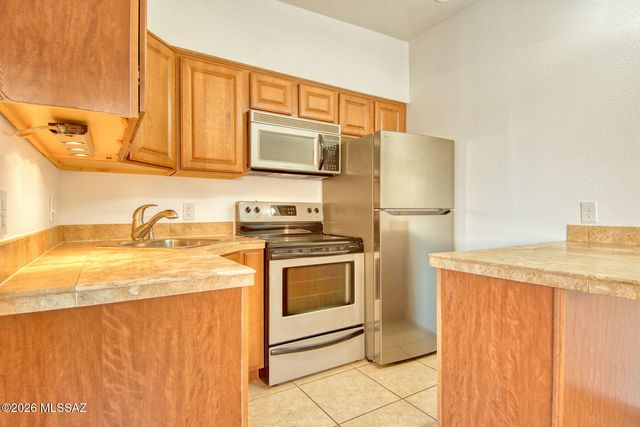 1810 E Blacklidge Dr Apt 219, Tucson, AZ 85719