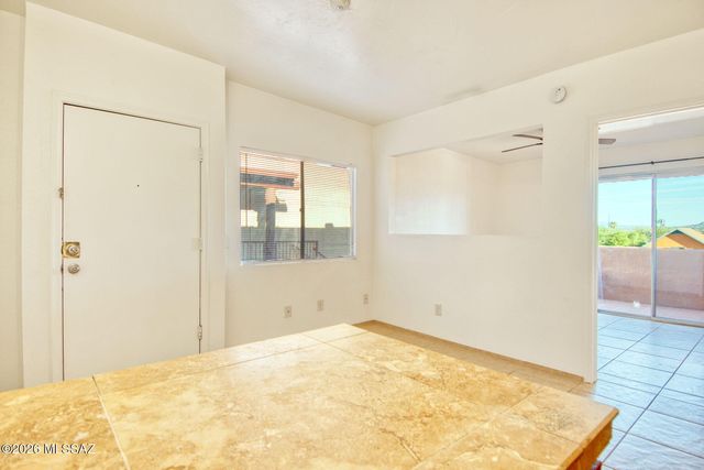 1810 E Blacklidge Dr Apt 219, Tucson, AZ 85719