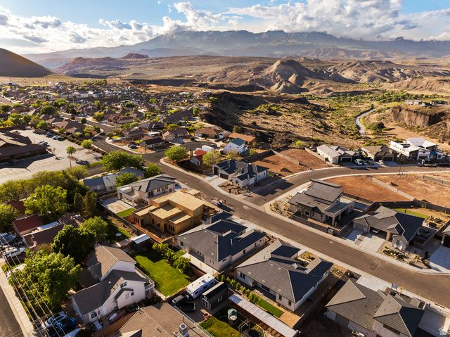 262 E 1100 N, Hurricane, UT 84737