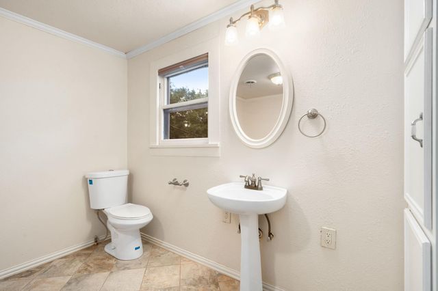 816 W Adoue Street, Alvin, TX 77511