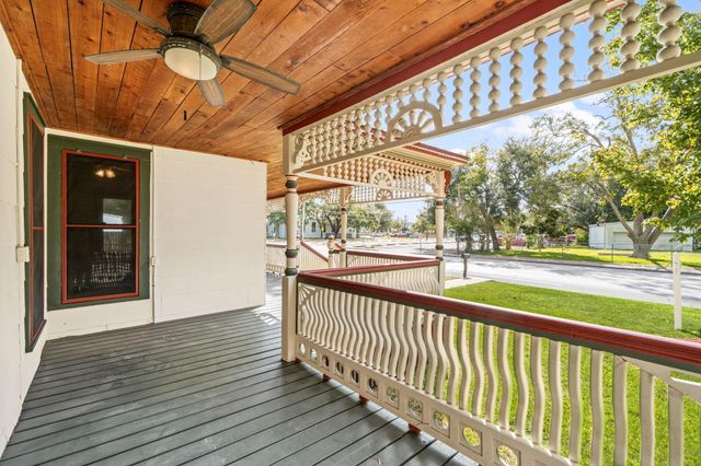 816 W Adoue Street, Alvin, TX 77511