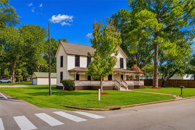 816 W Adoue Street, Alvin, TX 77511