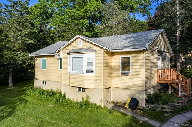 26 Woodycrest Trail, Monroe, NY 10950