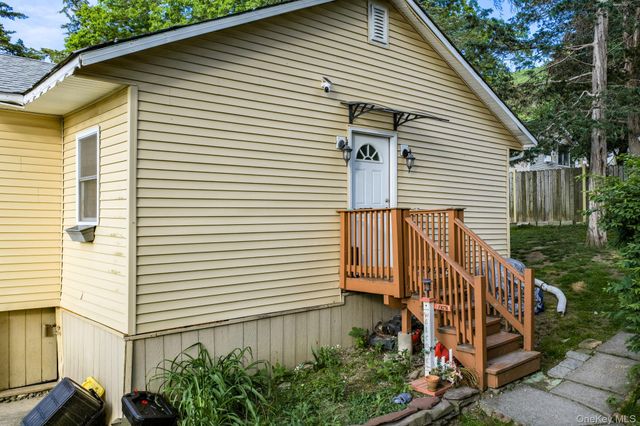 26 Woodycrest Trail, Monroe, NY 10950