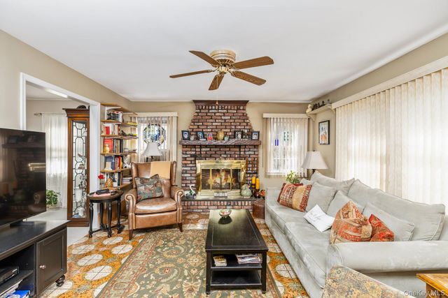 260 Washington Avenue, Saint James, NY 11780