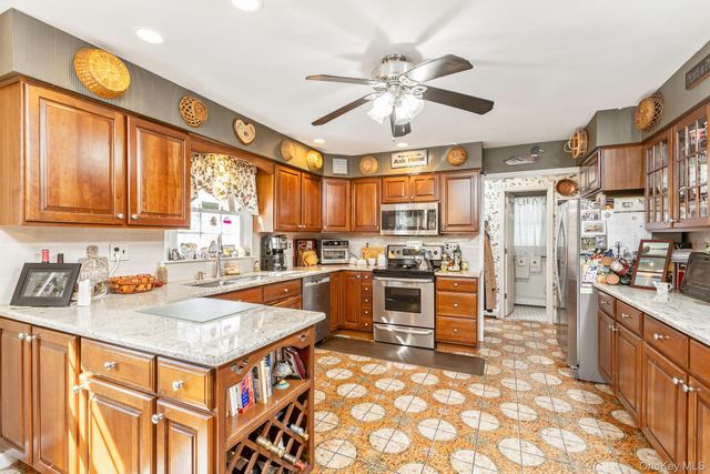260 Washington Avenue, Saint James, NY 11780