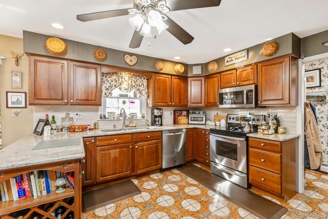 260 Washington Avenue, Saint James, NY 11780