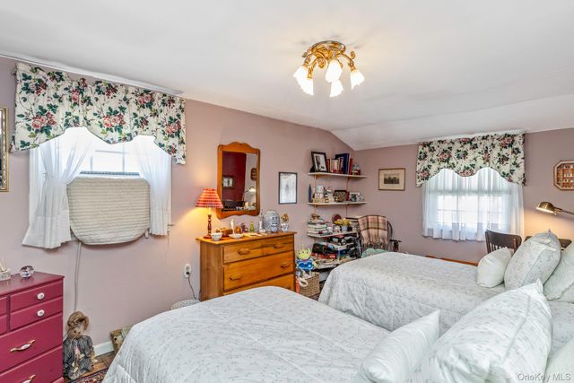 260 Washington Avenue, Saint James, NY 11780