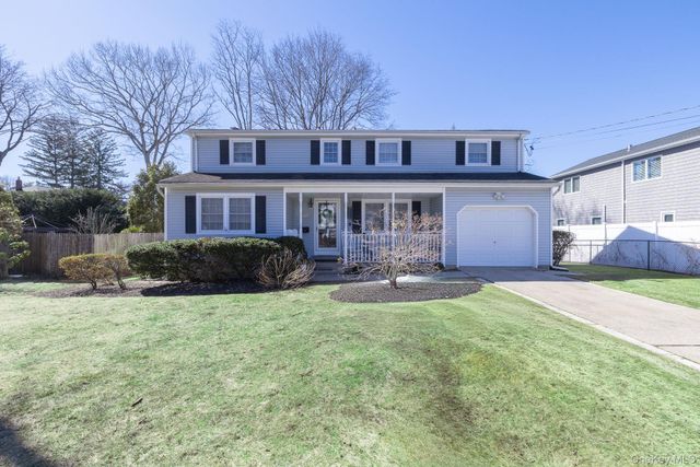 260 Washington Avenue, Saint James, NY 11780