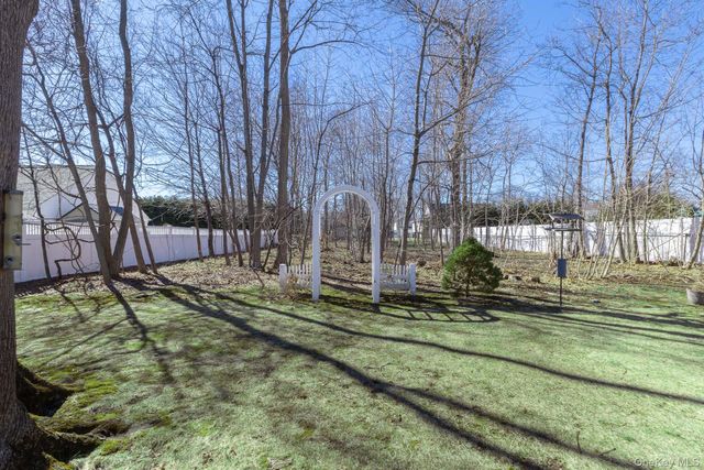 260 Washington Avenue, Saint James, NY 11780