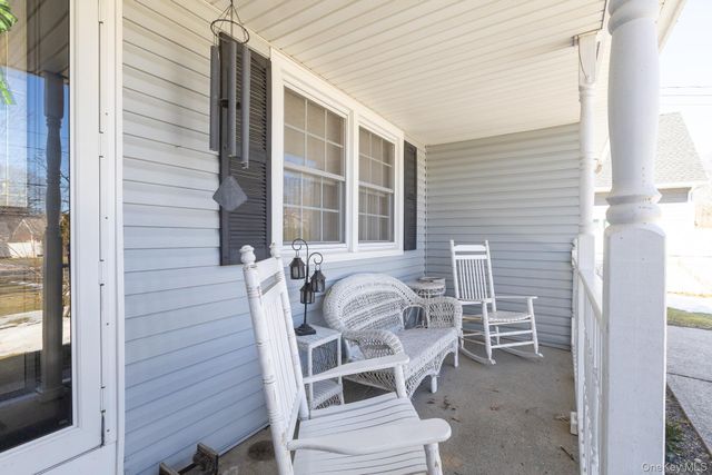 260 Washington Avenue, Saint James, NY 11780
