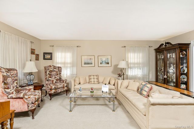 260 Washington Avenue, Saint James, NY 11780