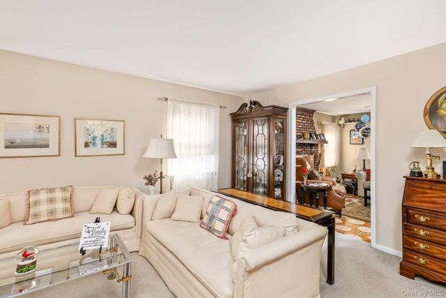 260 Washington Avenue, Saint James, NY 11780