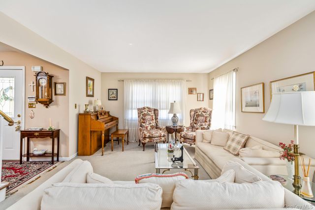 260 Washington Avenue, Saint James, NY 11780