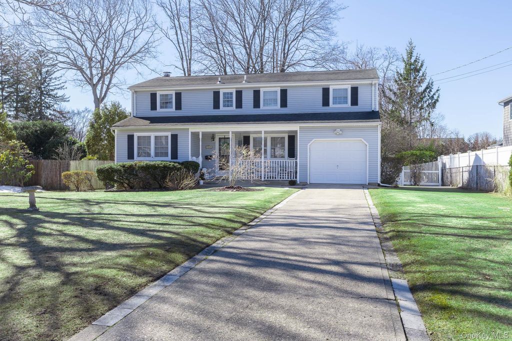 260 Washington Avenue, Saint James, NY 11780