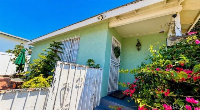 910 N Alma, Los Angeles, CA 90063