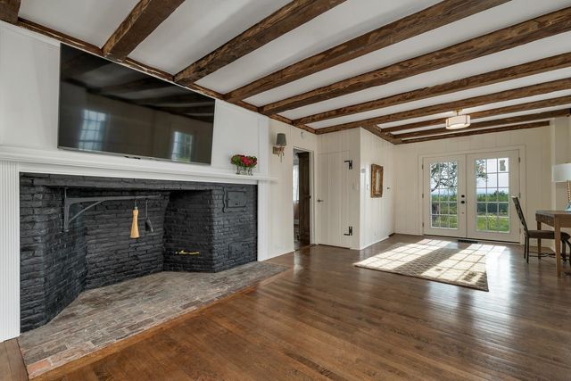 580 Pine Hill Road, Wolfeboro, NH 03894