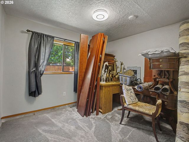 13725 Se CENTER St, Portland, OR 97236