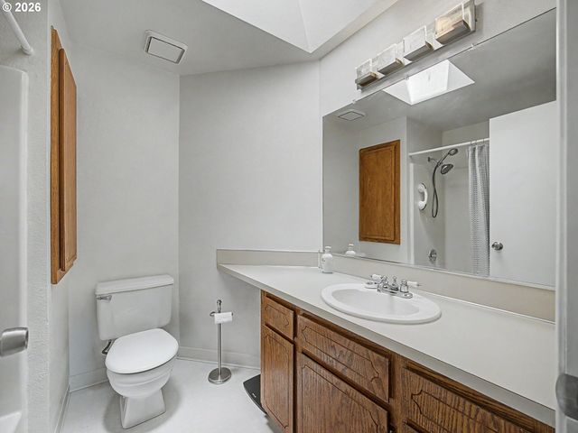 13725 Se CENTER St, Portland, OR 97236