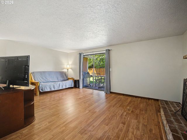13725 Se CENTER St, Portland, OR 97236