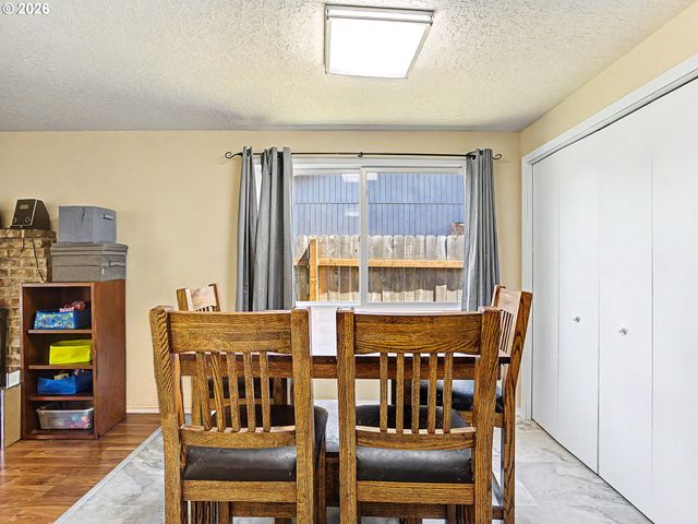 13725 Se CENTER St, Portland, OR 97236