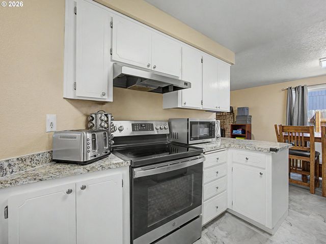 13725 Se CENTER St, Portland, OR 97236