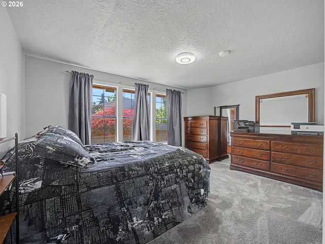 13725 Se CENTER St, Portland, OR 97236