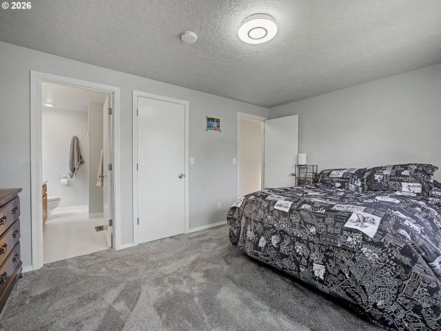 13725 Se CENTER St, Portland, OR 97236