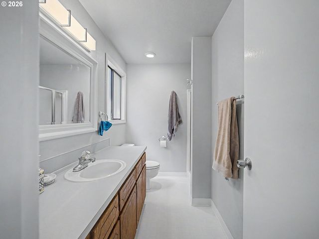 13725 Se CENTER St, Portland, OR 97236