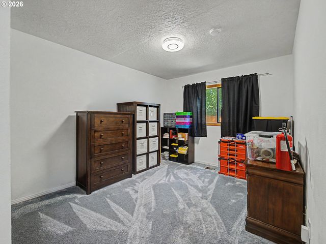 13725 Se CENTER St, Portland, OR 97236
