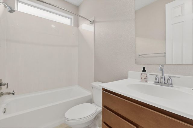 3062 W Turquesa Loop SE, Rio Rancho, NM 87124