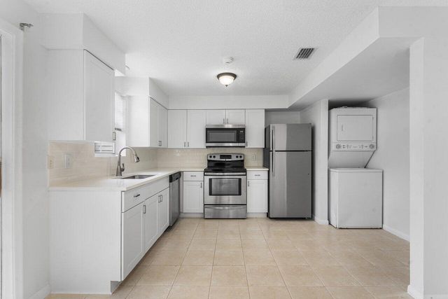 304 Georgian Park Drive, Jupiter, FL 33458