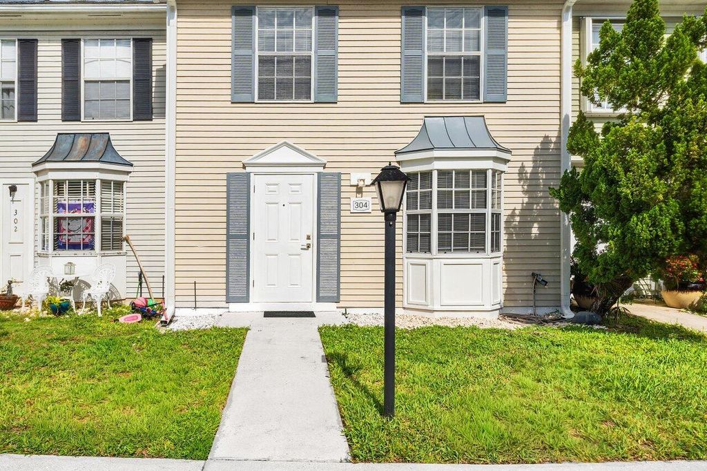 304 Georgian Park Drive, Jupiter, FL 33458