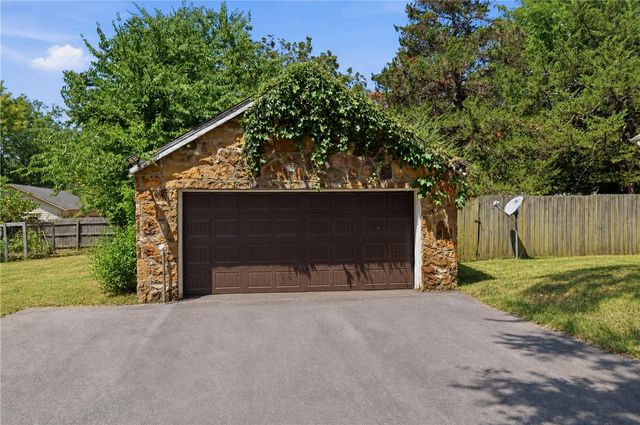 218 Kate Smith Street, Prairie Grove, AR 72753