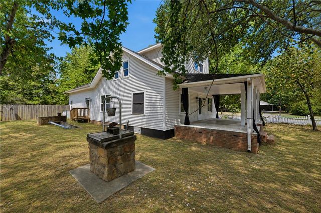 218 Kate Smith Street, Prairie Grove, AR 72753
