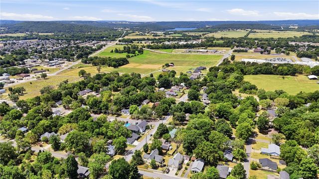 218 Kate Smith Street, Prairie Grove, AR 72753