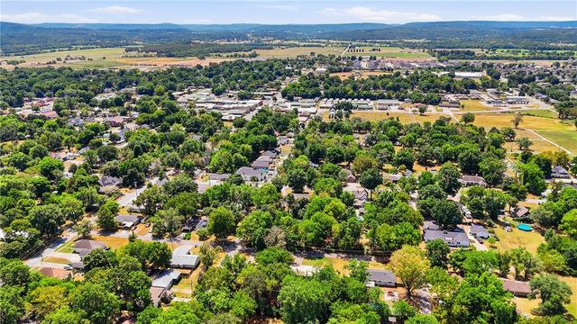 218 Kate Smith Street, Prairie Grove, AR 72753