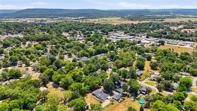 218 Kate Smith Street, Prairie Grove, AR 72753