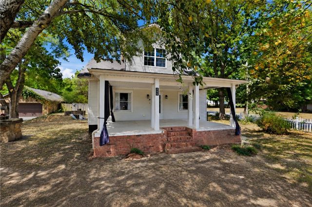 218 Kate Smith Street, Prairie Grove, AR 72753