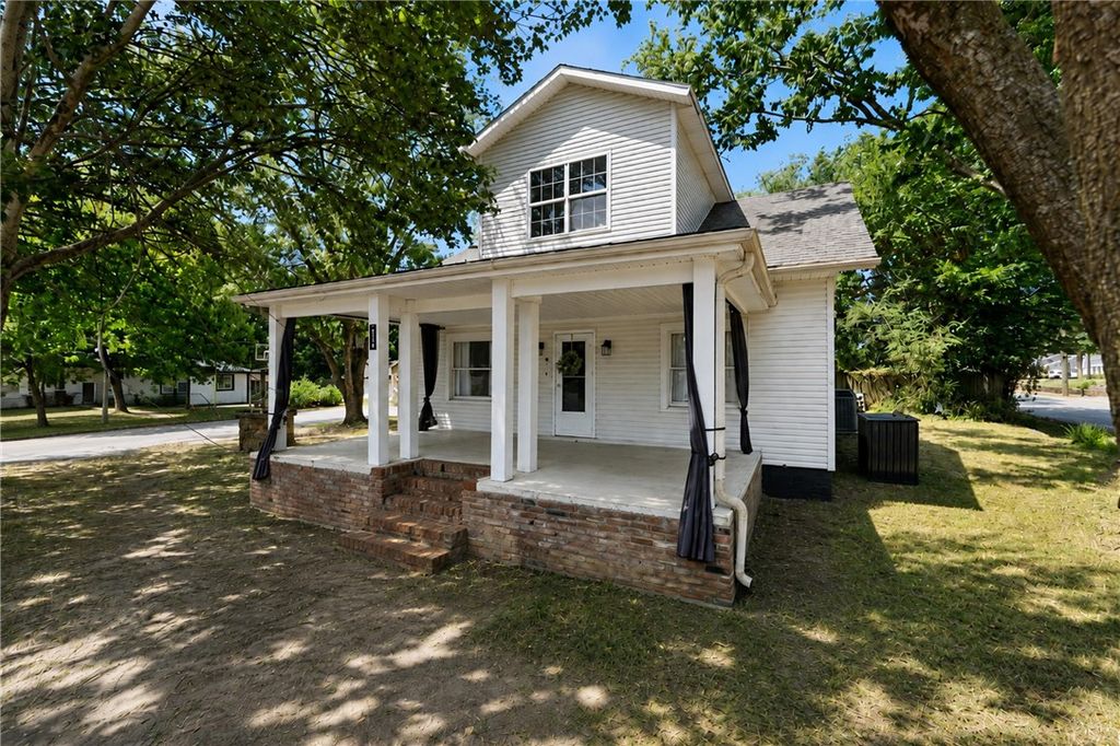 218 Kate Smith Street, Prairie Grove, AR 72753